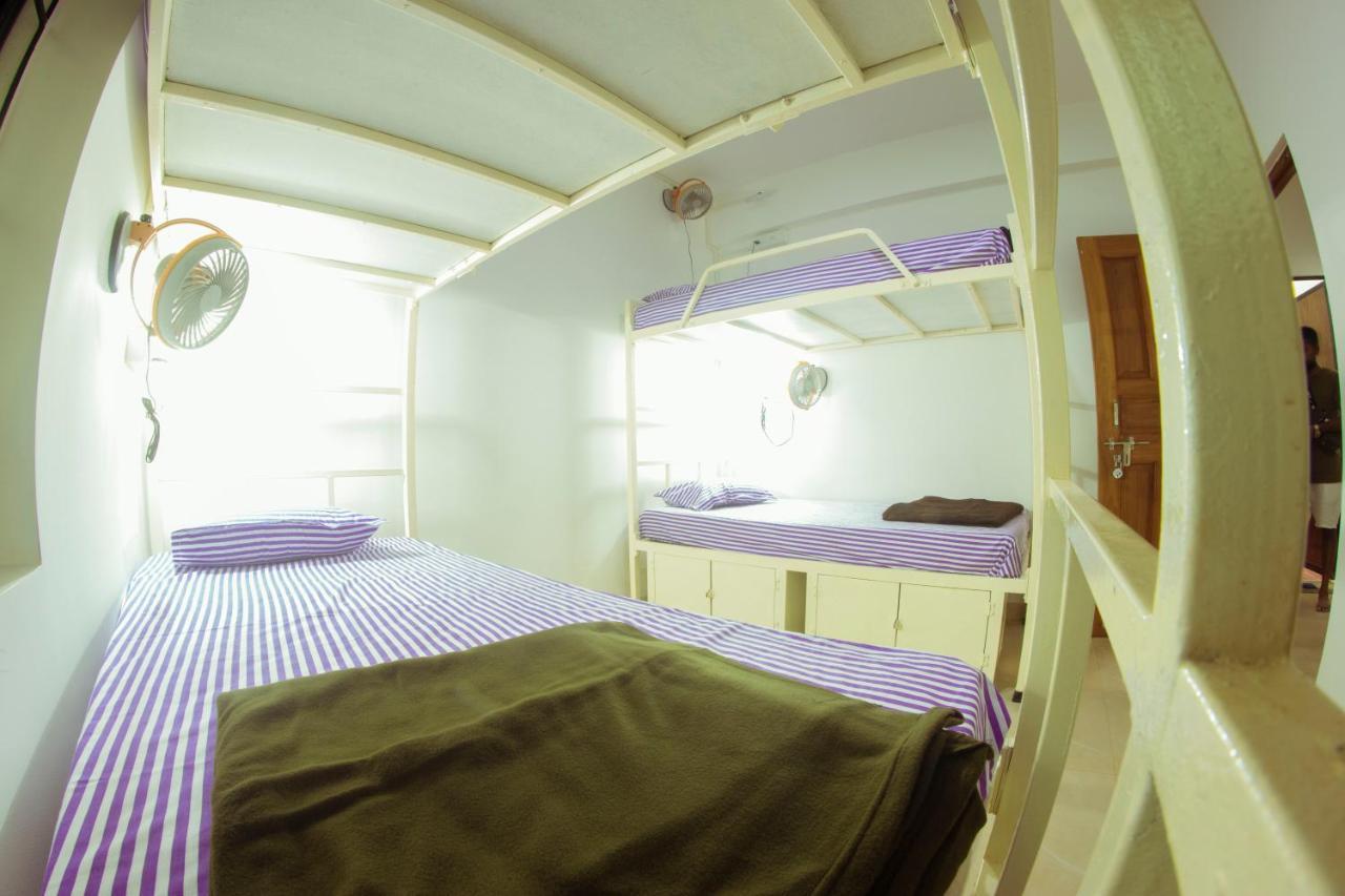 Bonds Hostel Candolim Esterno foto