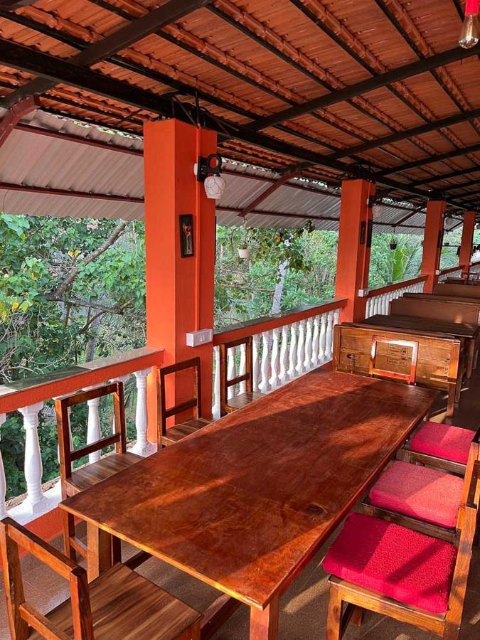 Bonds Hostel Candolim Esterno foto
