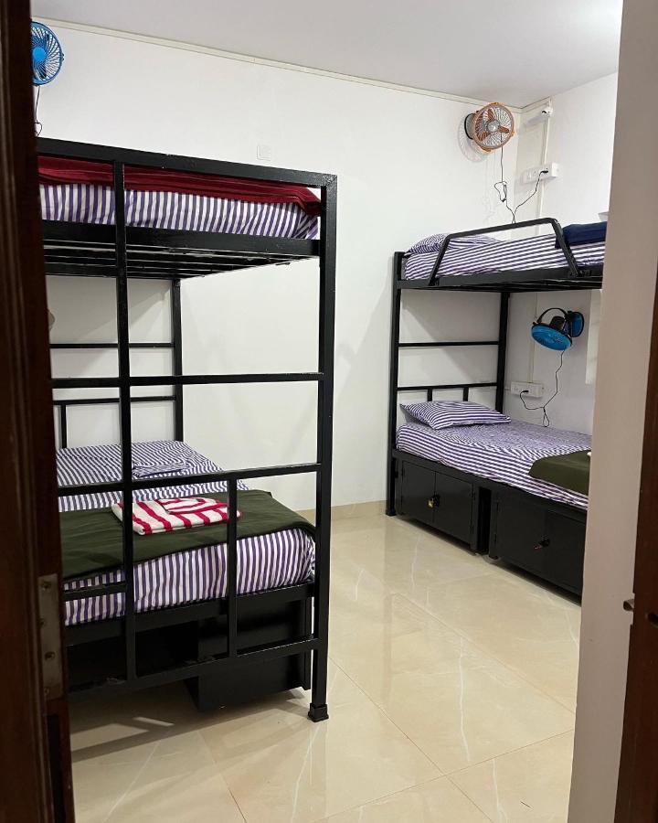 Bonds Hostel Candolim Esterno foto