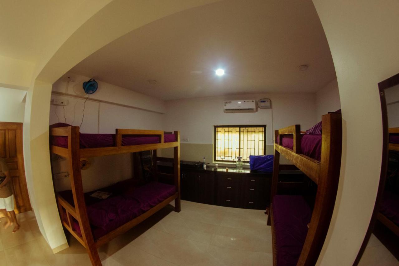 Bonds Hostel Candolim Esterno foto