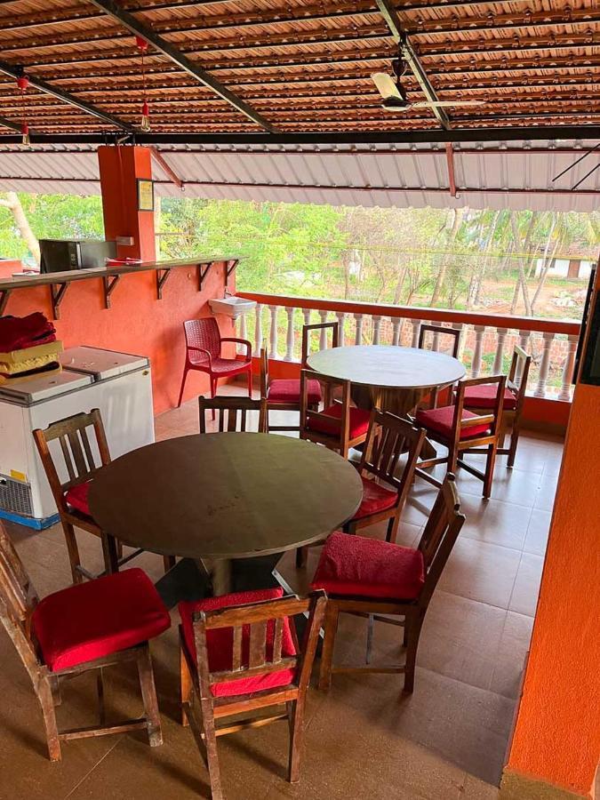 Bonds Hostel Candolim Esterno foto